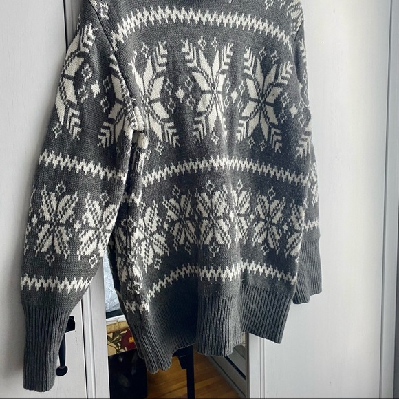 ❄️ Winter Sweater - Picture 2 of 5